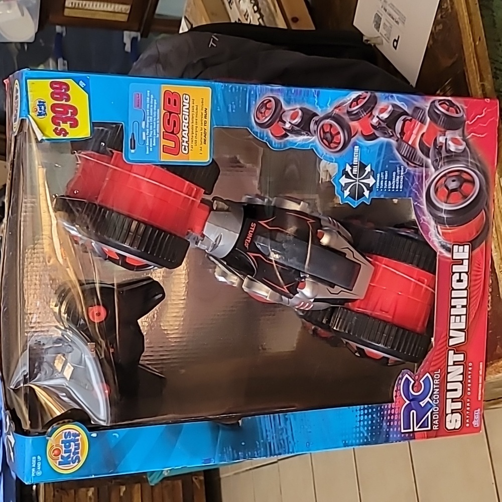 Radio controlled stunt vehicle